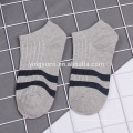 2019 Großhandel Fashion Mens Colored Striped Hot Sale Baumwoll Crew Socken Winter